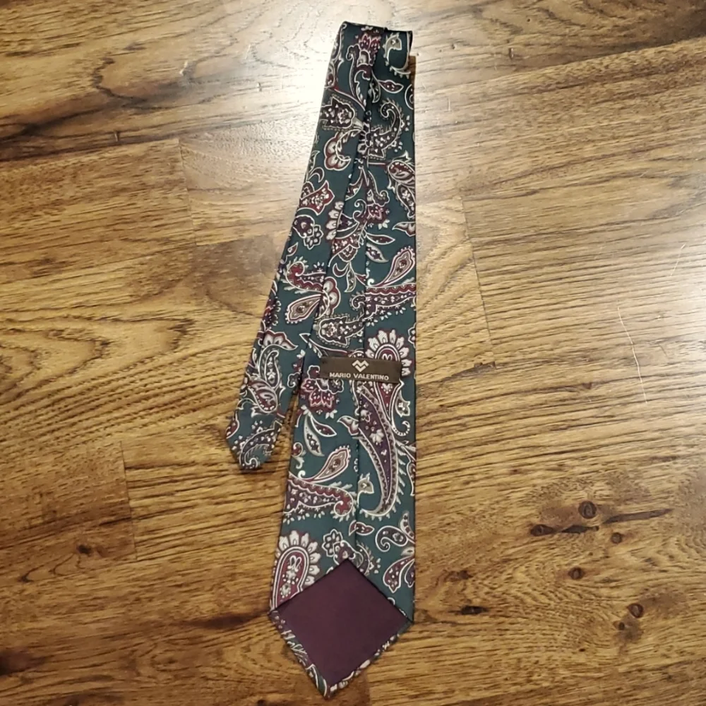 Mens Mario Valentino olive green & burgundy paisley tie